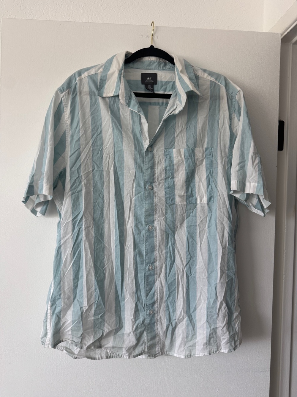 H&M Resort Fit Blue & White Striped Short Sleeve Button-Up | Size L